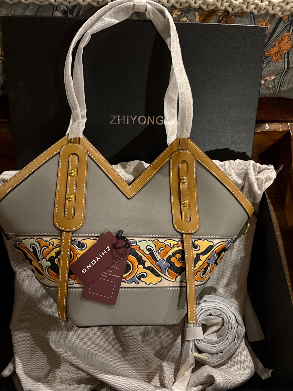 Leather Carved&Painted Tote.Tan Trim &Decorative Band.Comes With A Longer Strap